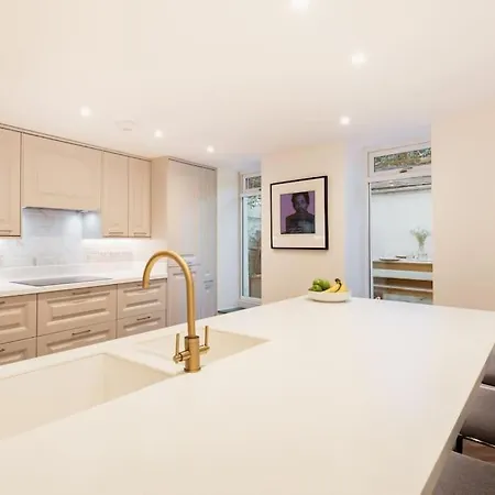 Historic Beachside Walled Garden Town House *