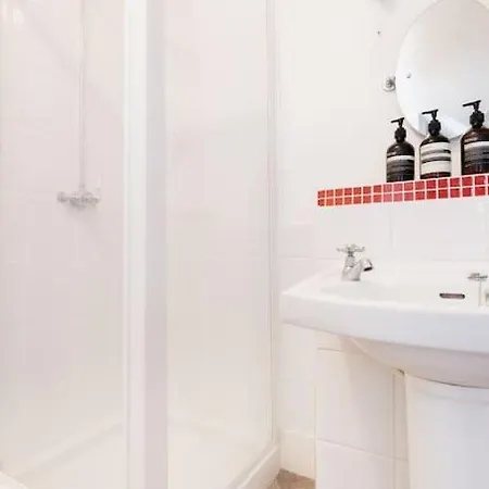 Historic Beachside Walled Garden Town House * Marazion