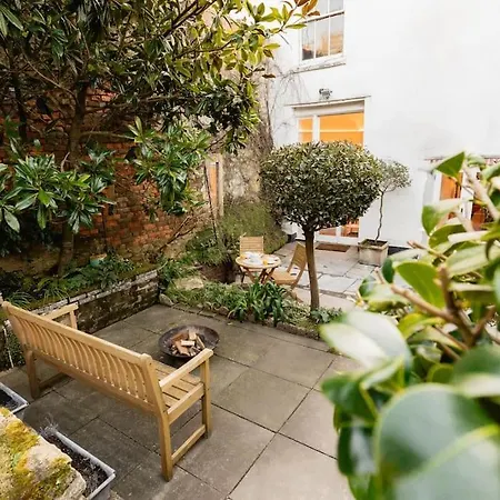 Historic Beachside Walled Garden Town House Marazion