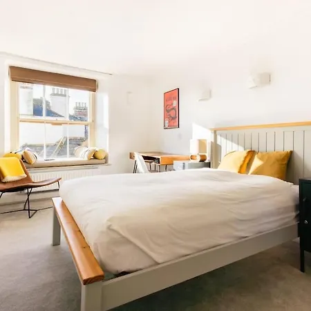 Feriehus Historic Beachside Walled Garden Town House *
