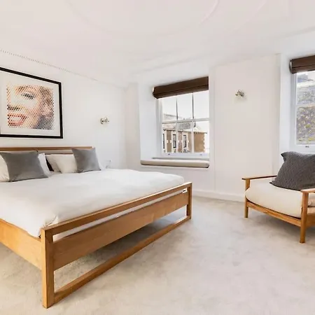 Historic Beachside Walled Garden Town House * Marazion