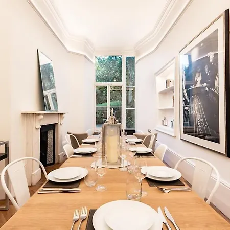 Holiday home Historic Beachside Walled Garden Town House *